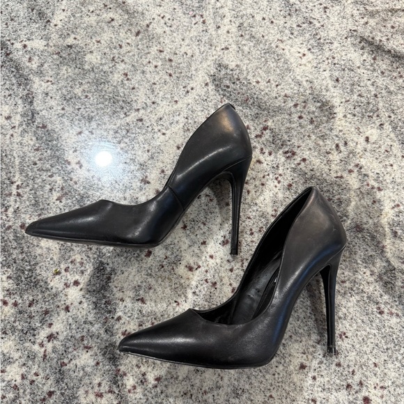 Steve Madden Black Pointed Toe Leather Pumps - Picture 3 of 7